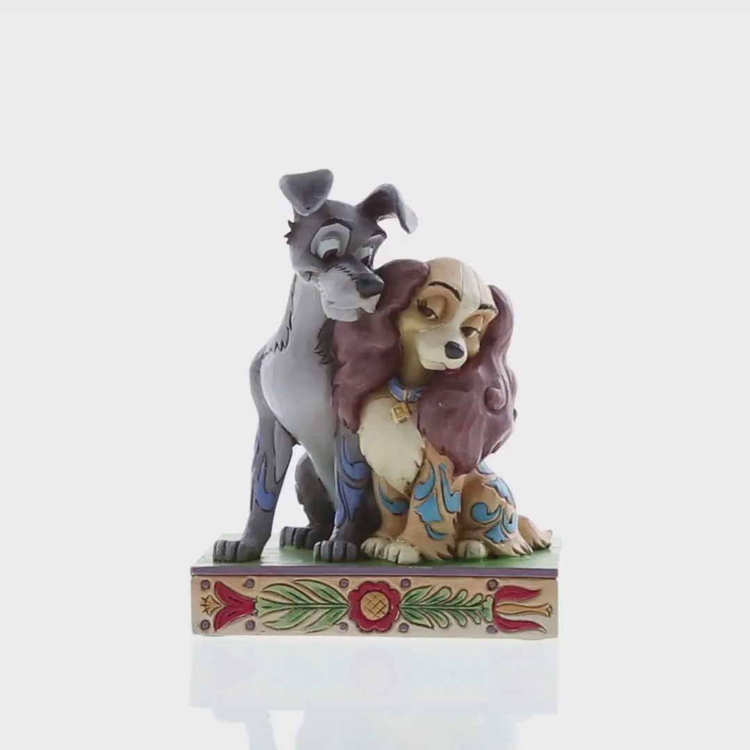 Lady and the Tramp figurine front view, the pair pressed close together on a green base with painted floral surround